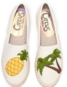 🆕️ CIRCUS BY SAM EDELMAN: Tropical Canvas